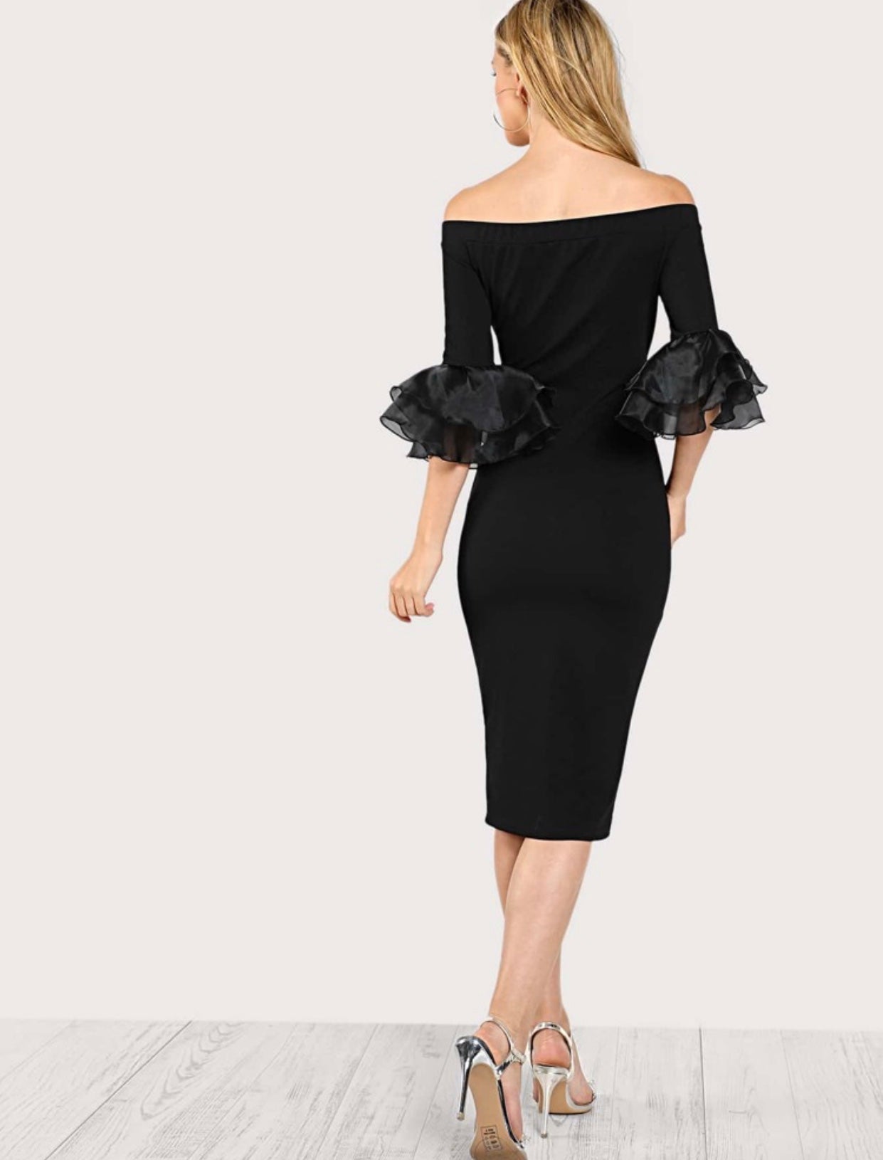 Robe avec manches volantées et épaules dénudées