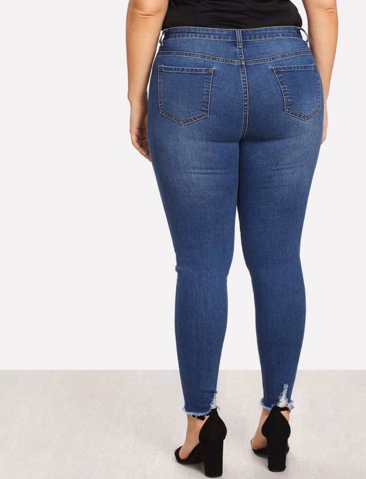 Jean skinny bordures lacérées avec perles