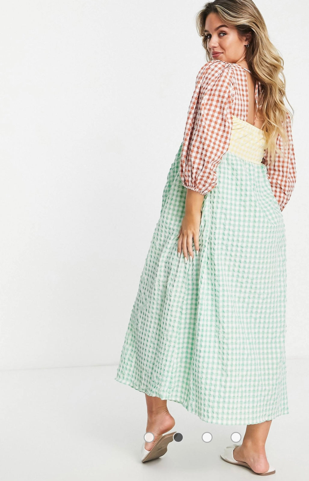 Robe maternité froncée mi-longue à carreaux vichy