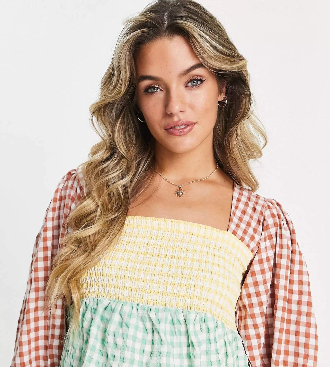 Robe maternité froncée mi-longue à carreaux vichy