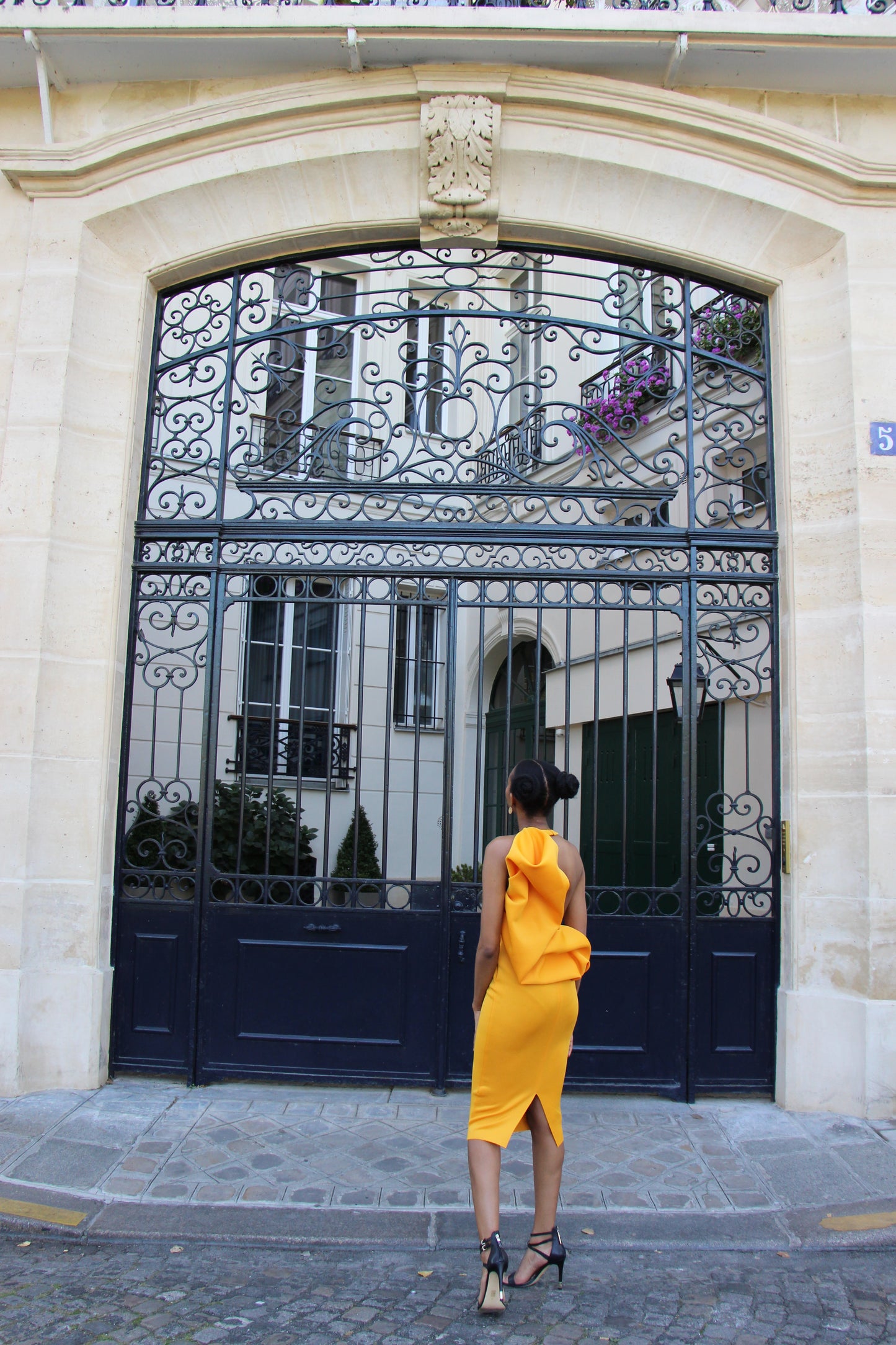 Robe mi-longue avec dos nageur à effet boule