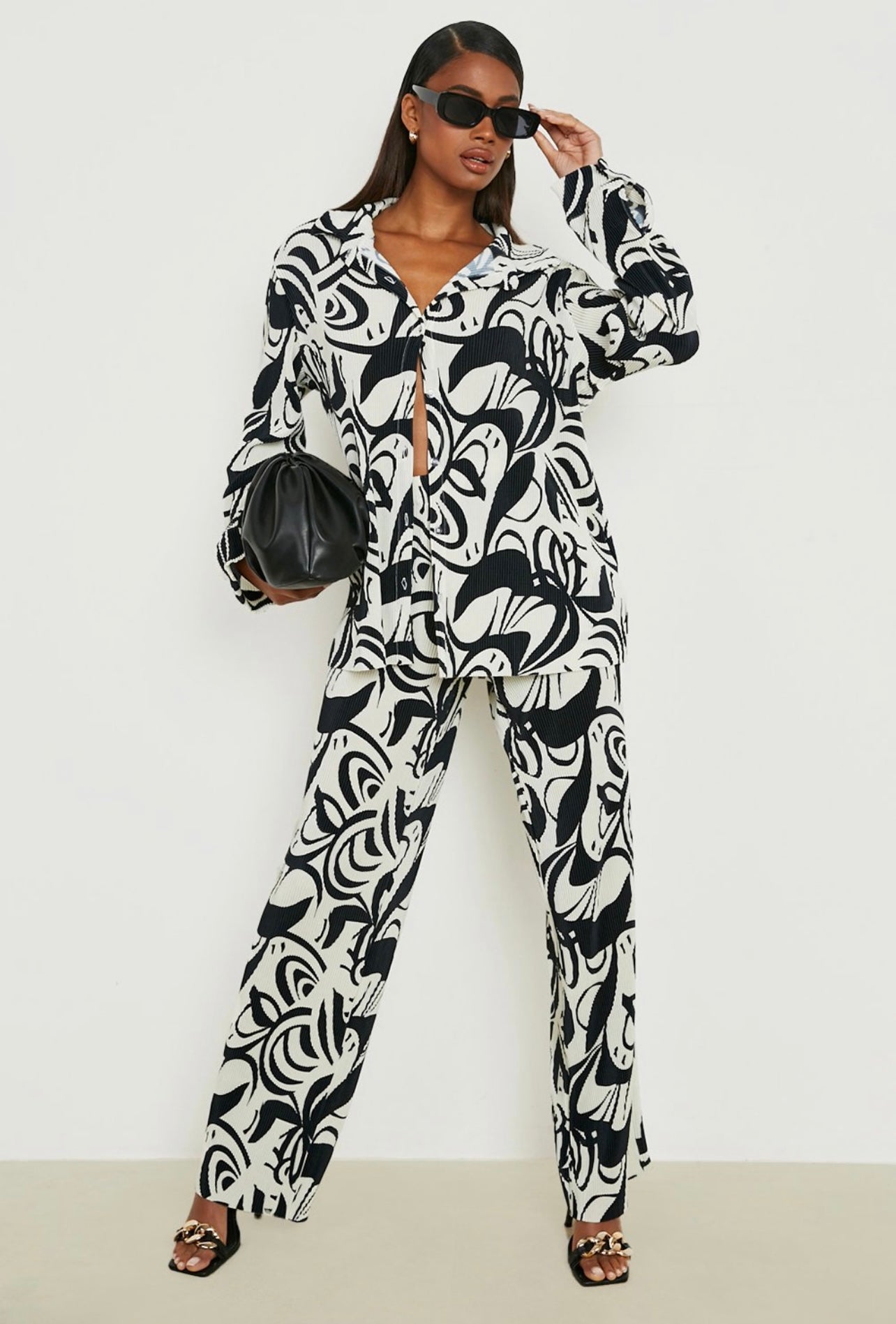 Ensemble plissé avec chemise et pantalon large à imprimé abstrait