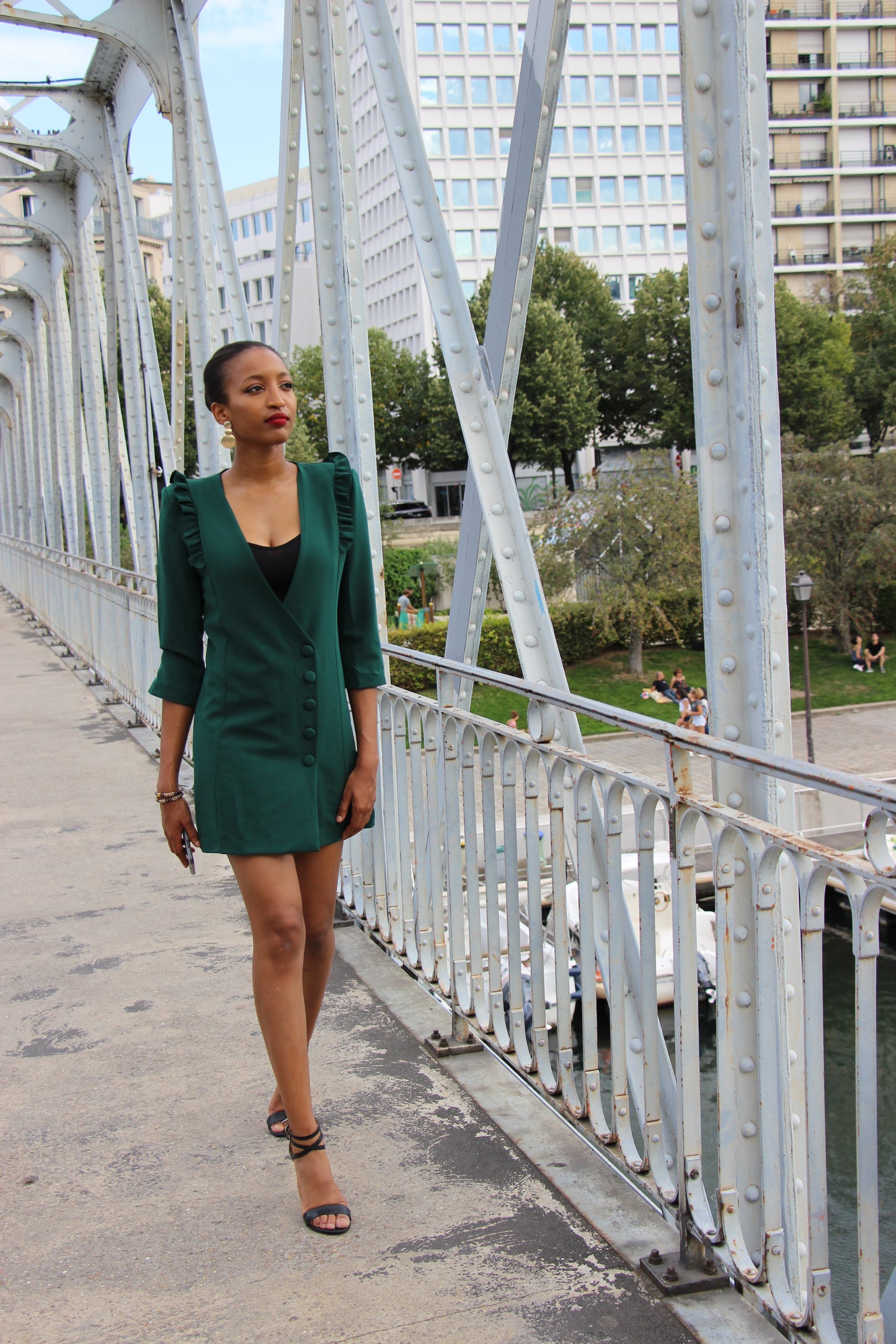 Robe blazer avec épaules à volants tissés