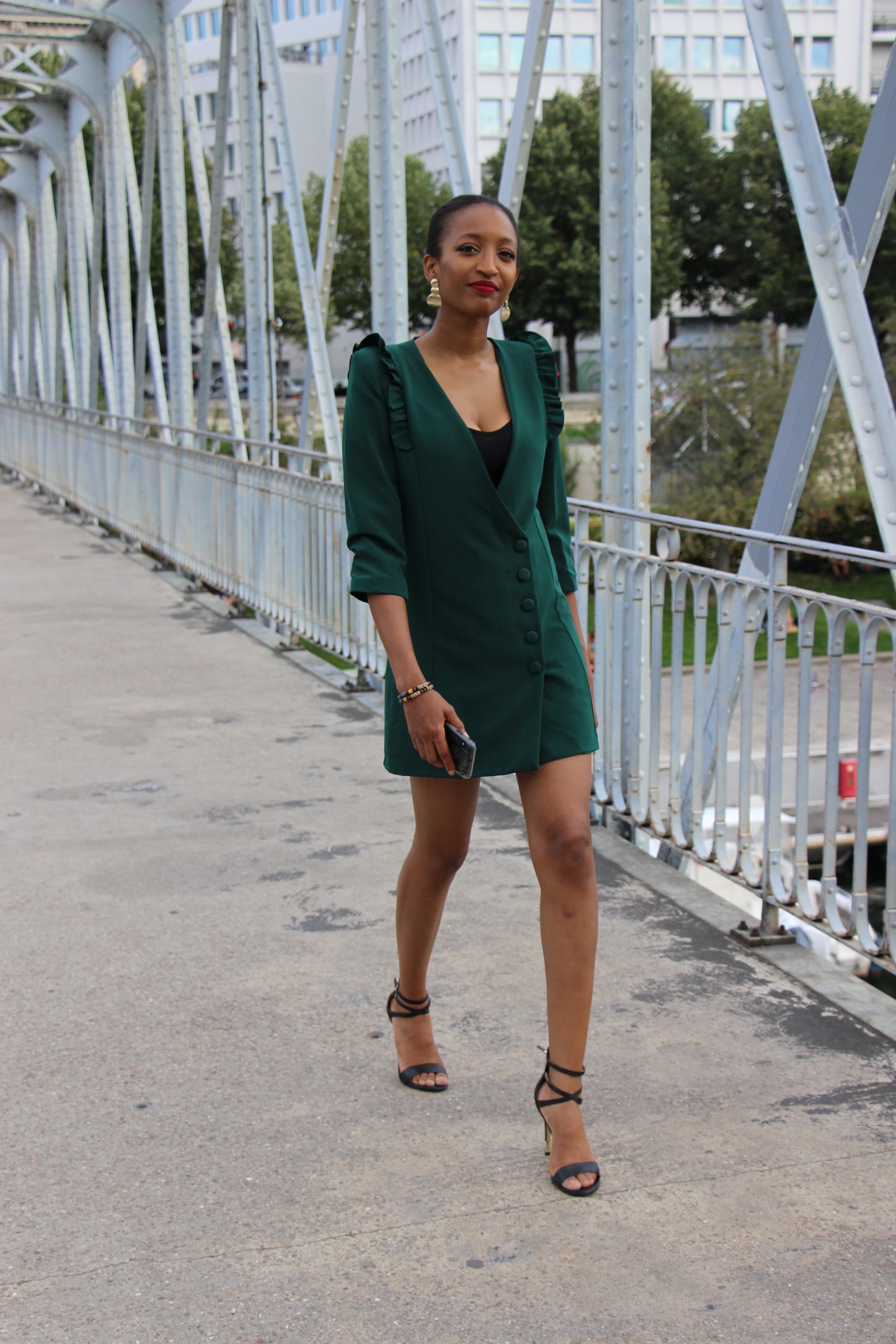 Robe blazer avec épaules à volants tissés