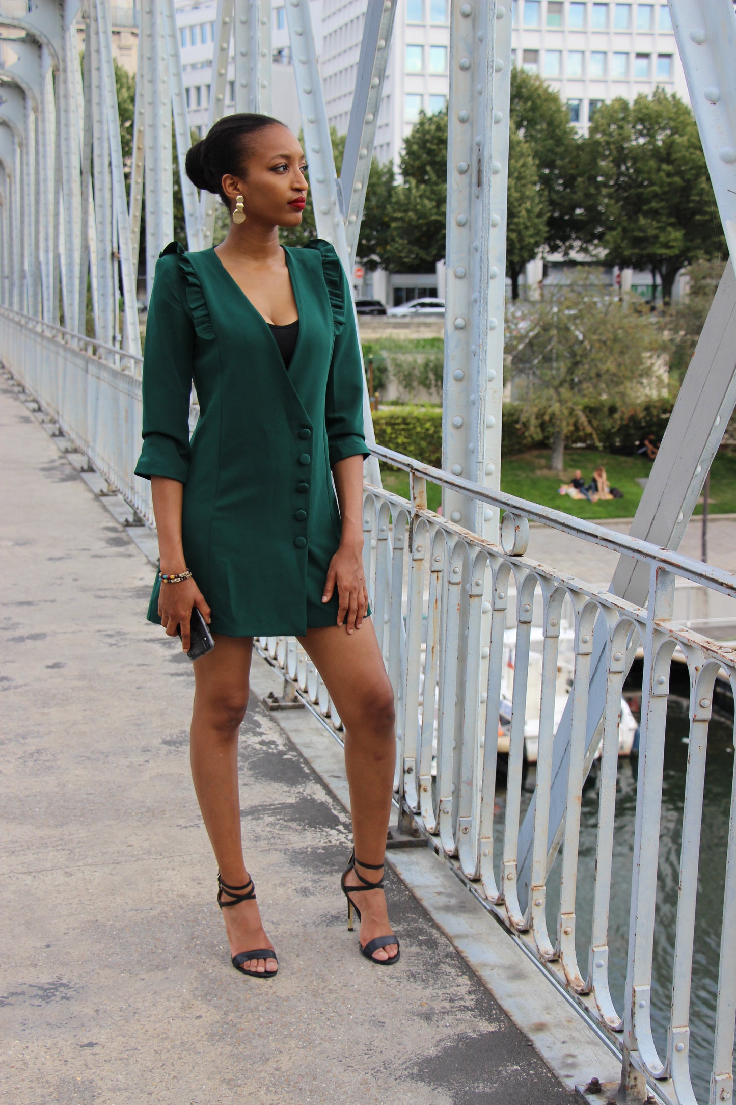 Robe blazer avec épaules à volants tissés