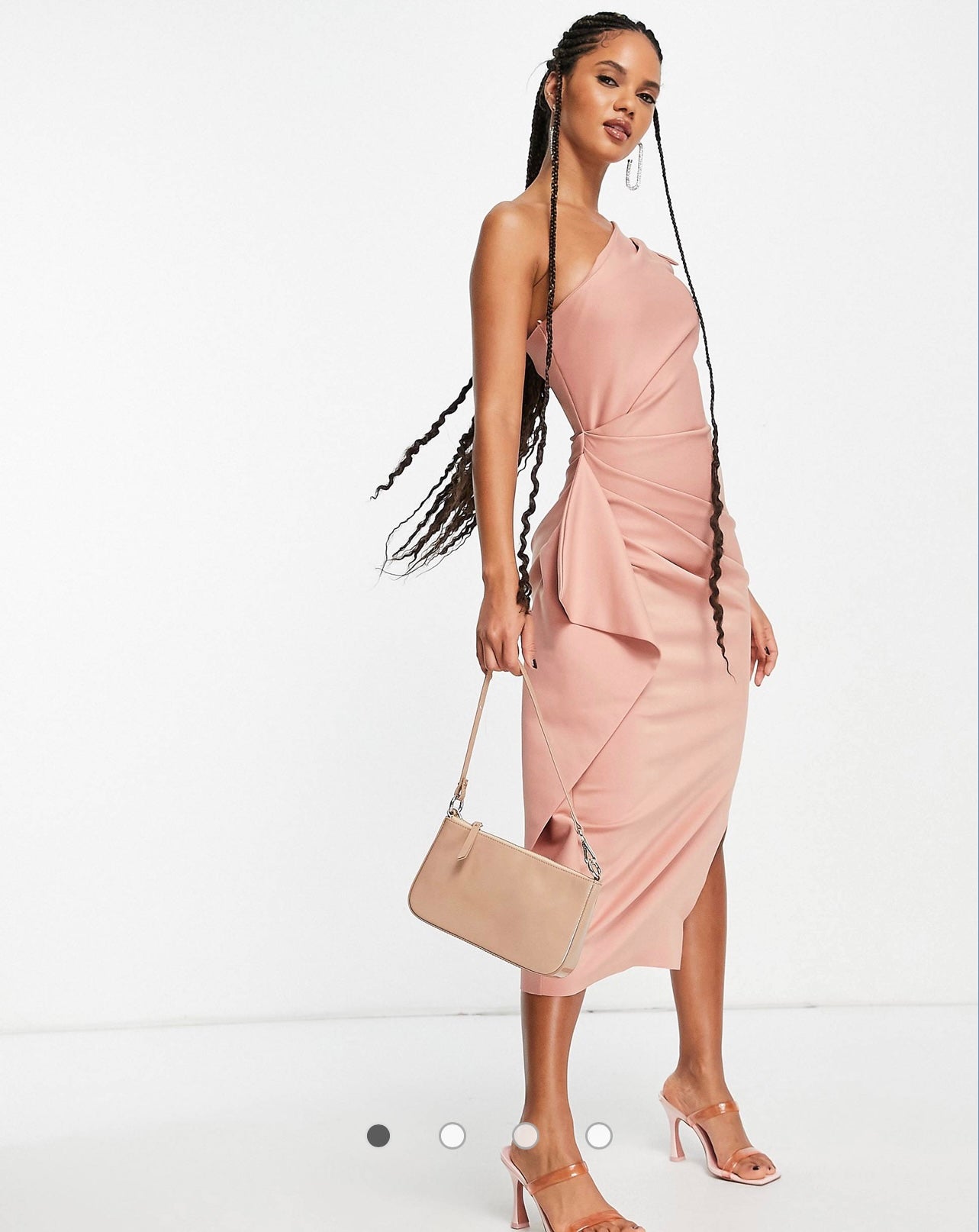 Robe mi-longue asymétrique à manche bouffante et volants
