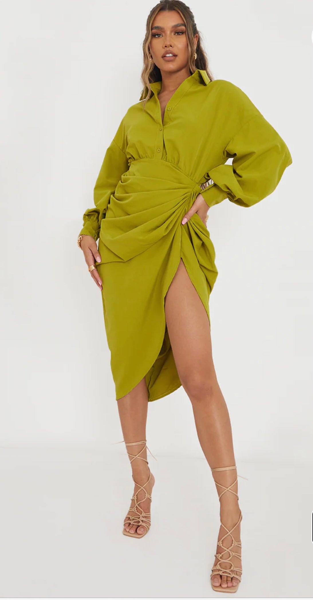 Robe mi-longue à manches ballon et bas drapé