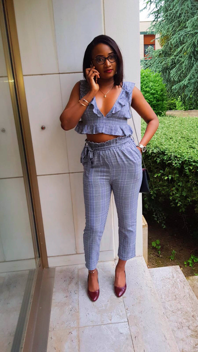 Ensemble Top col v plongeant et pantalon avec ceinture