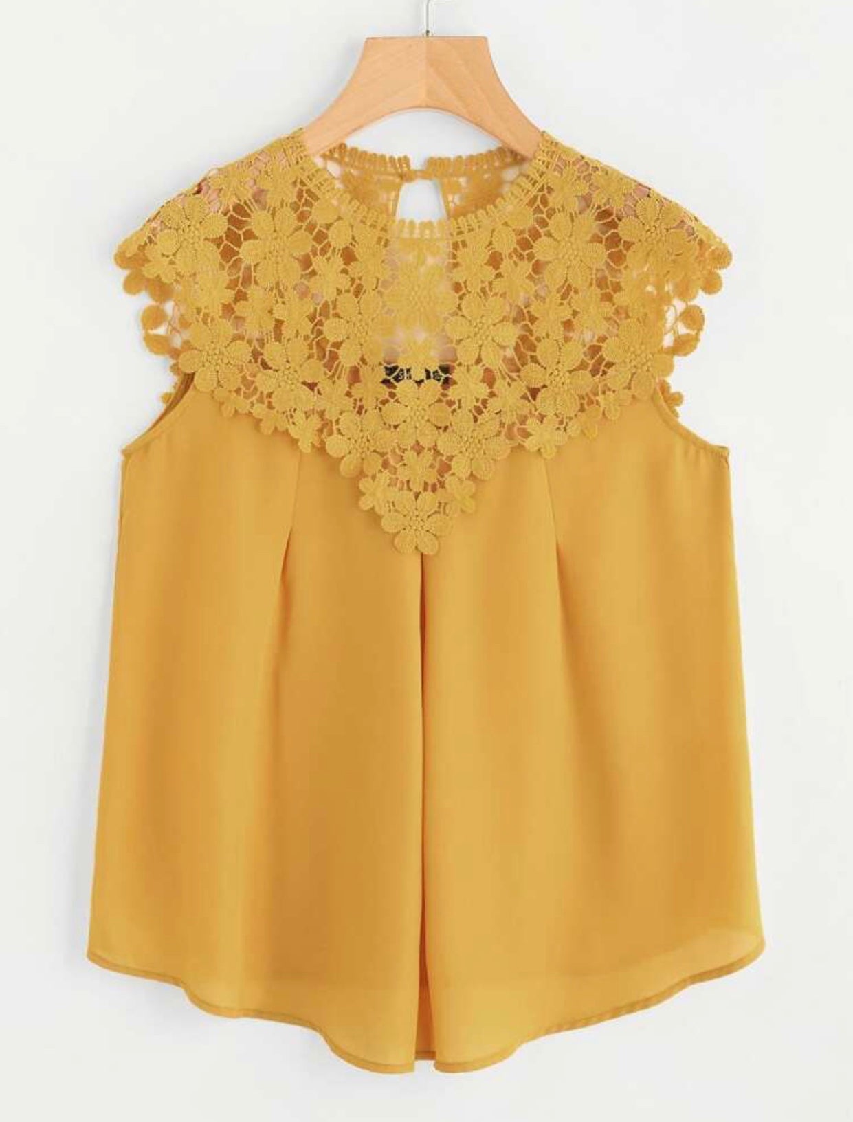 Top fluide en dentelle