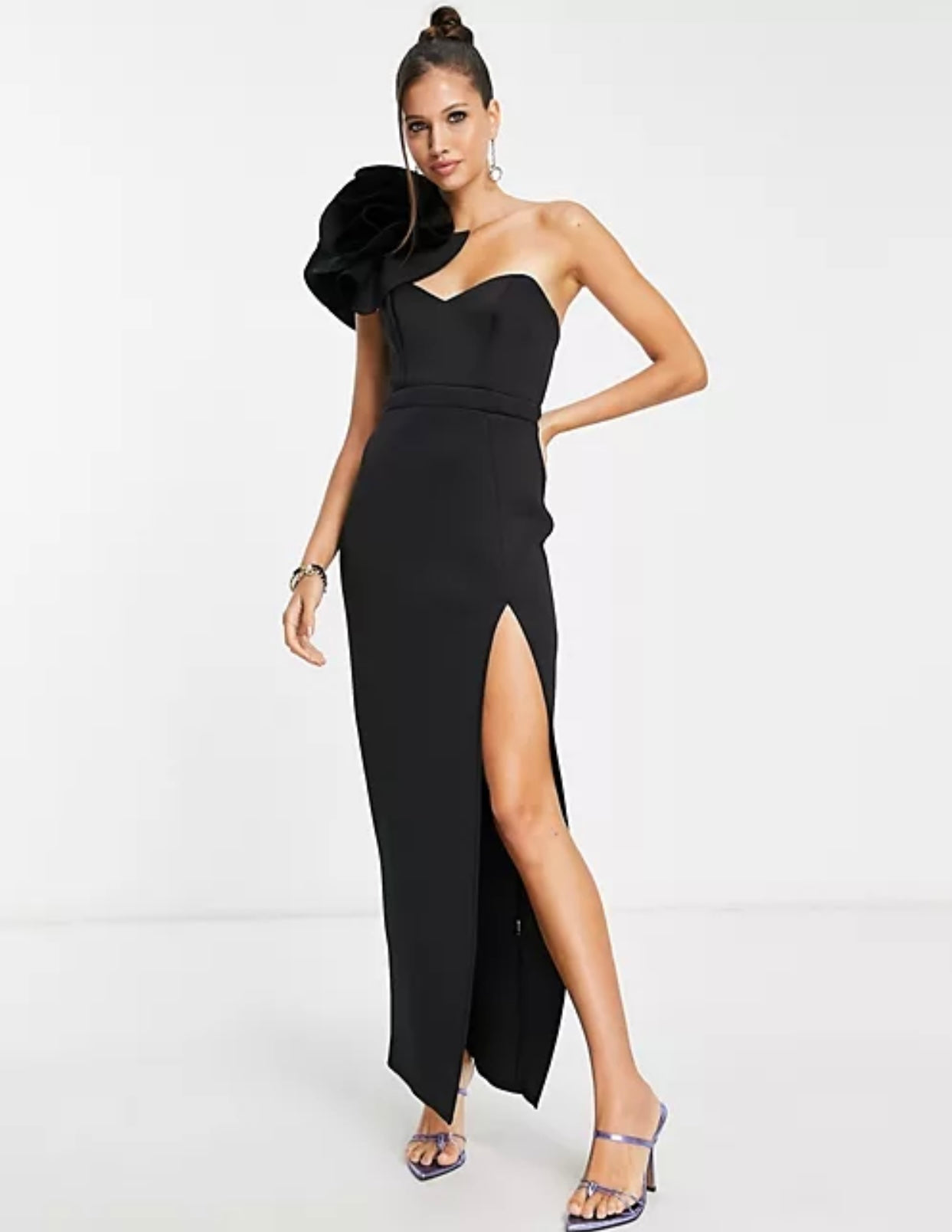 Robe longue à corsage asymétrique