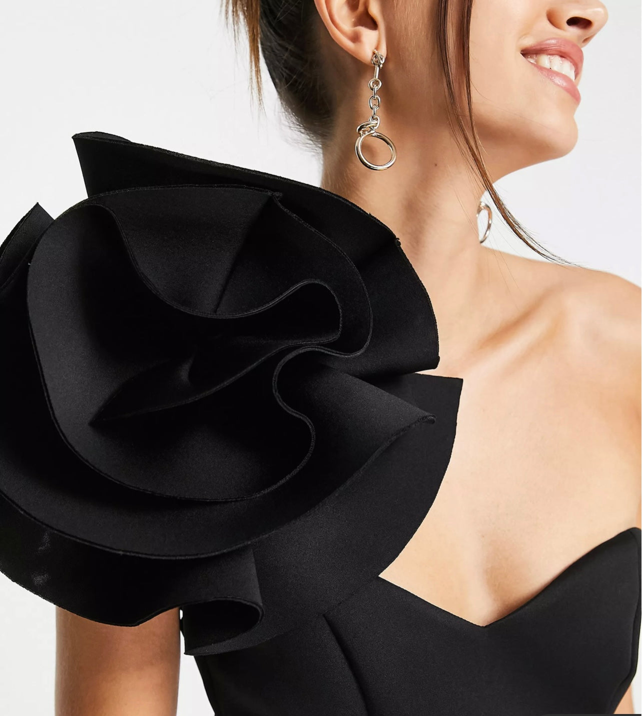 Robe longue à corsage asymétrique