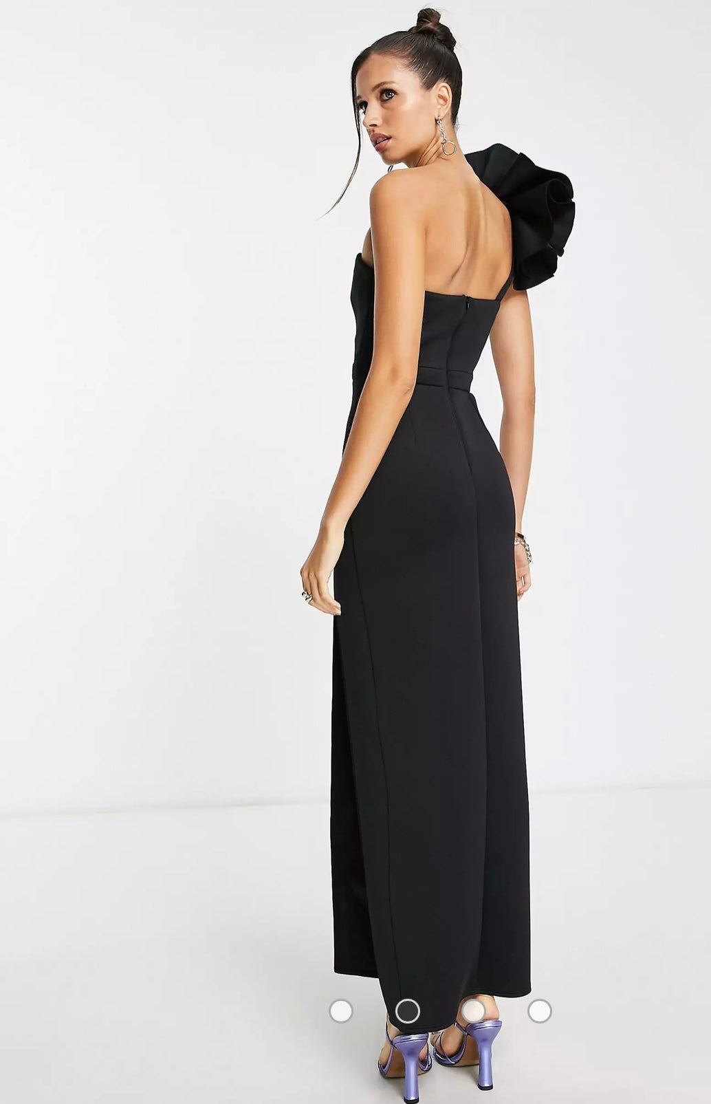 Robe longue à corsage asymétrique