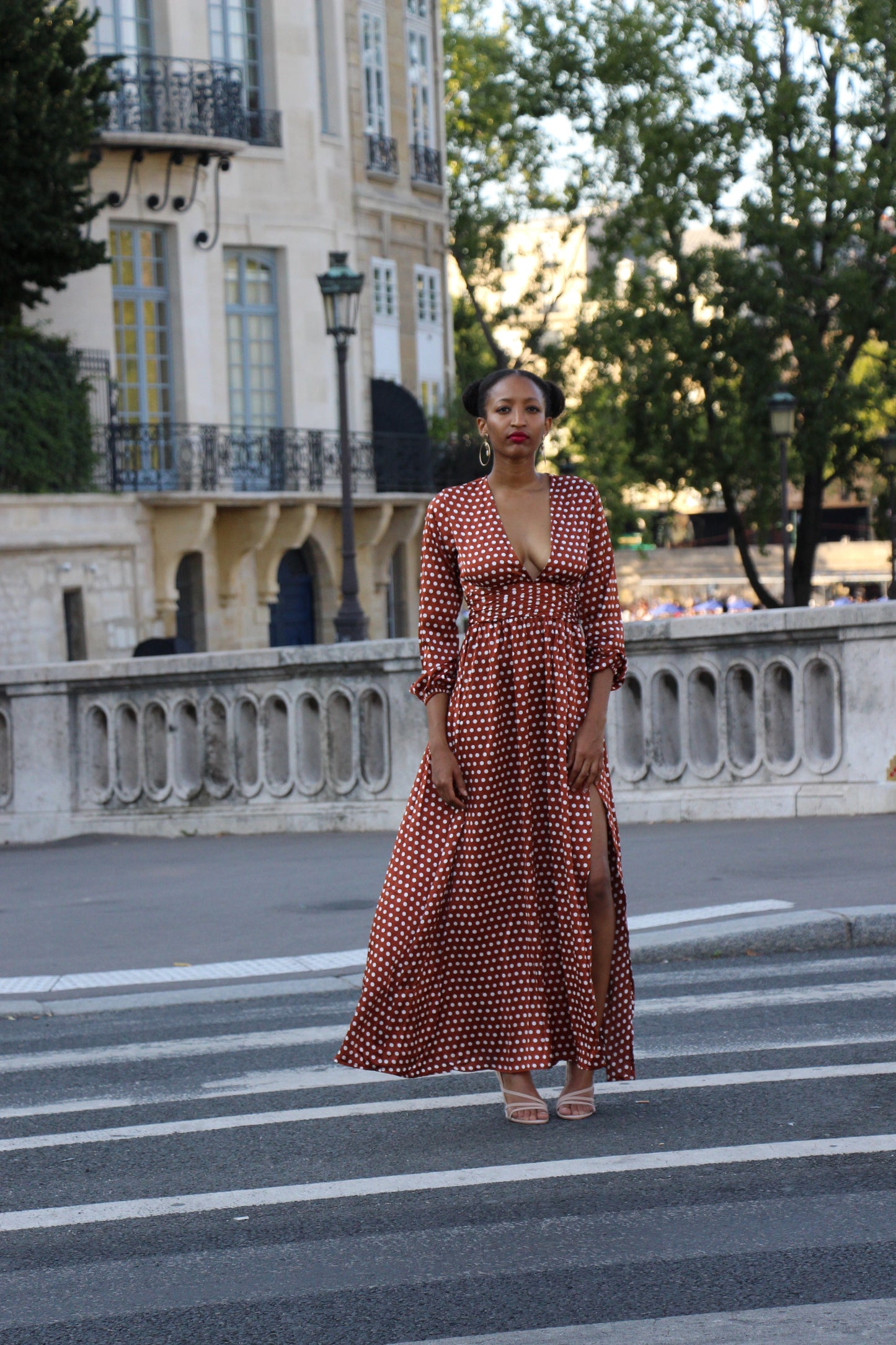 Robe maxi à décolleté plongeant à pois