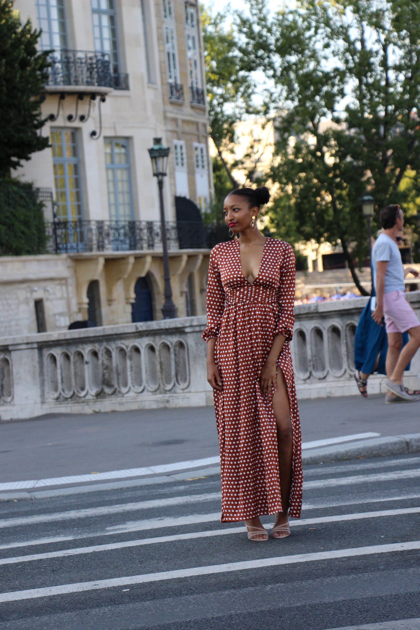 Robe maxi à décolleté plongeant à pois