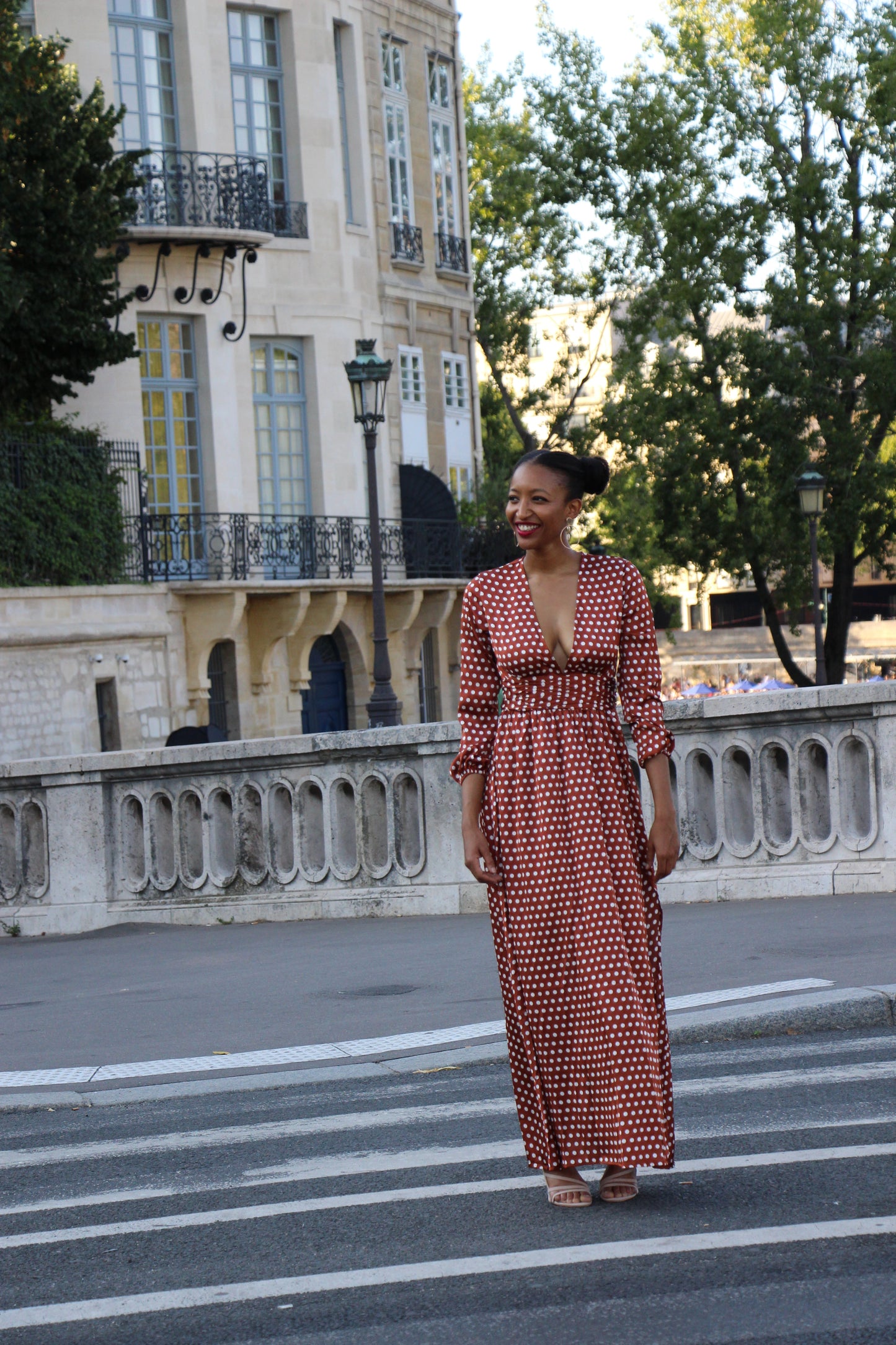 Robe maxi à décolleté plongeant à pois