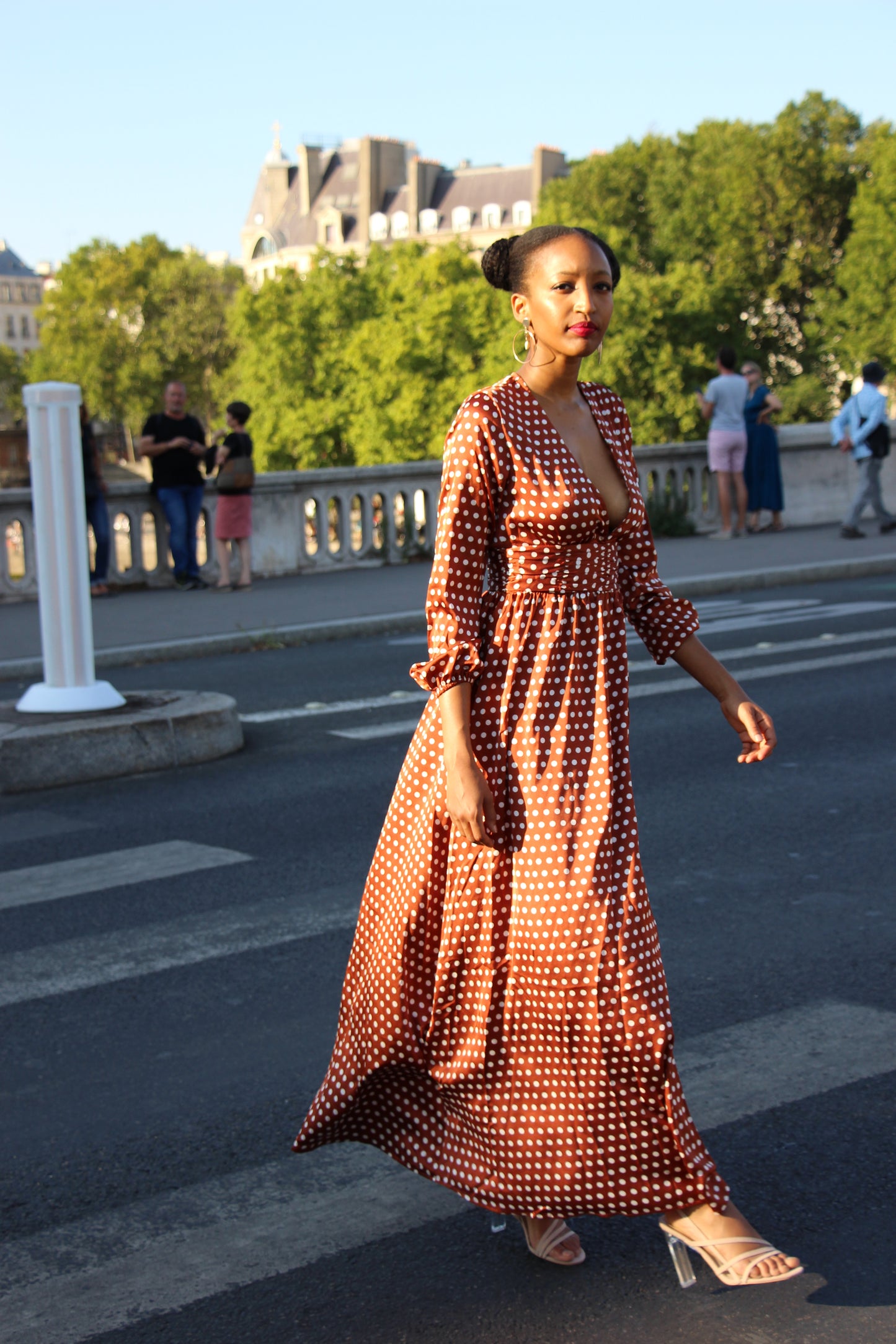 Robe maxi à décolleté plongeant à pois