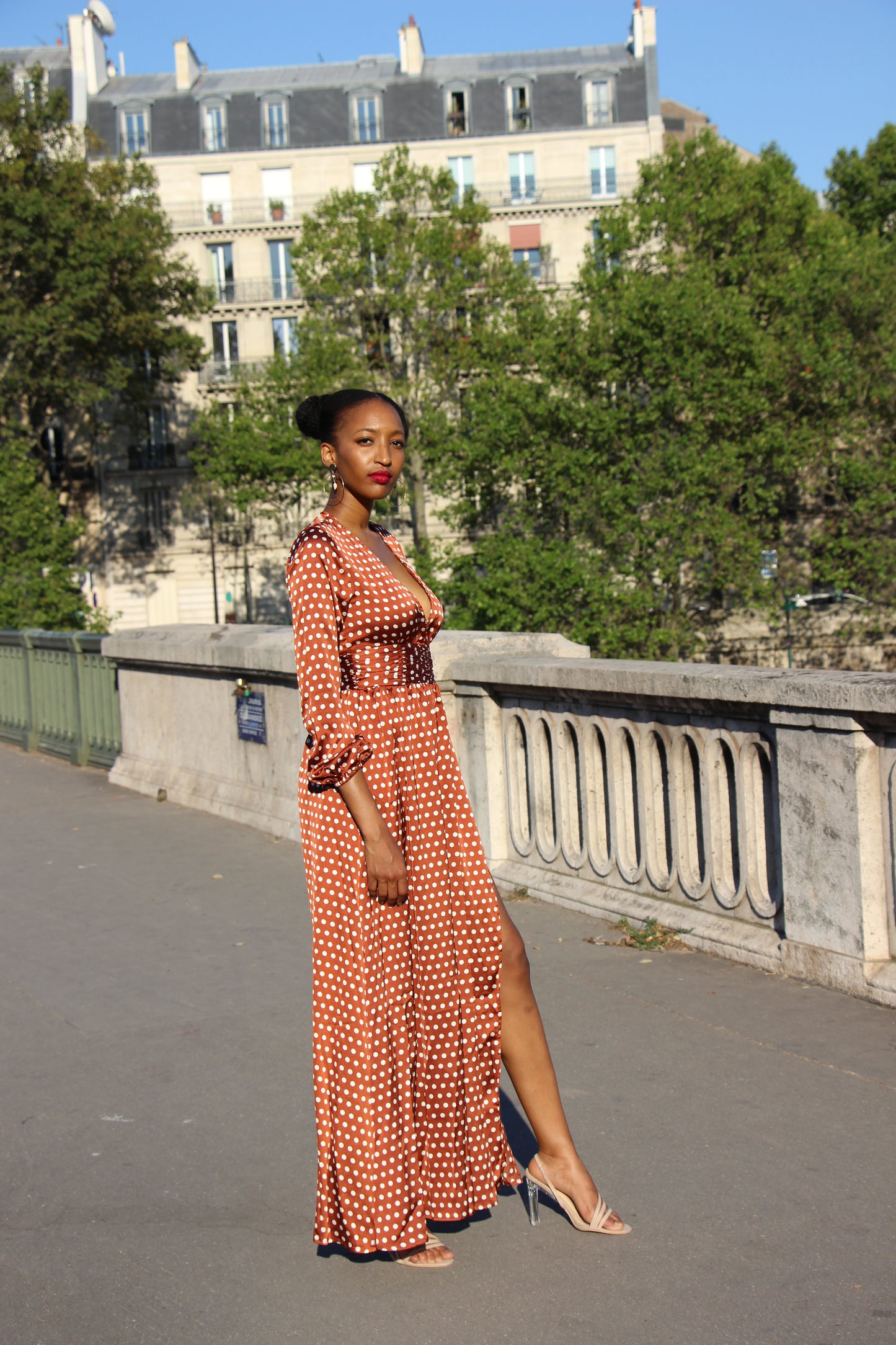 Robe maxi à décolleté plongeant à pois