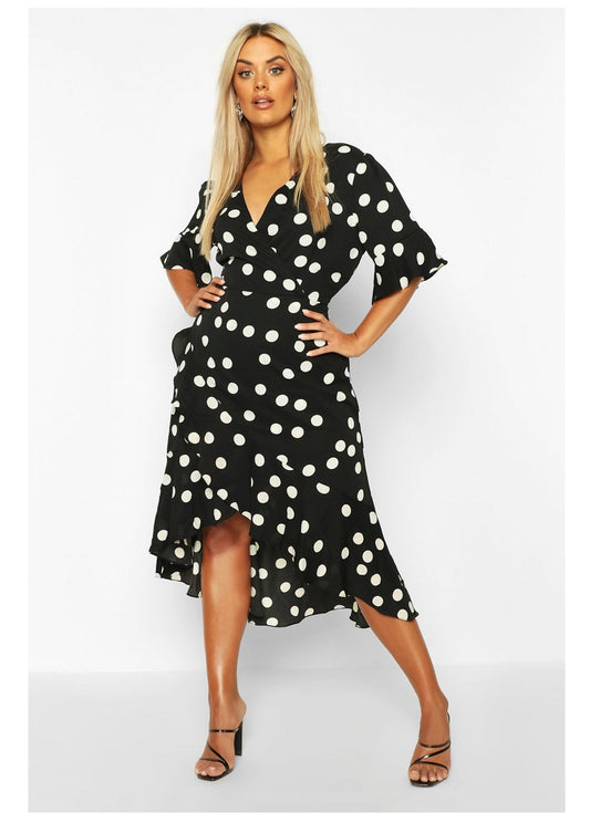 Robe midi nouée à la taille à pois et volants