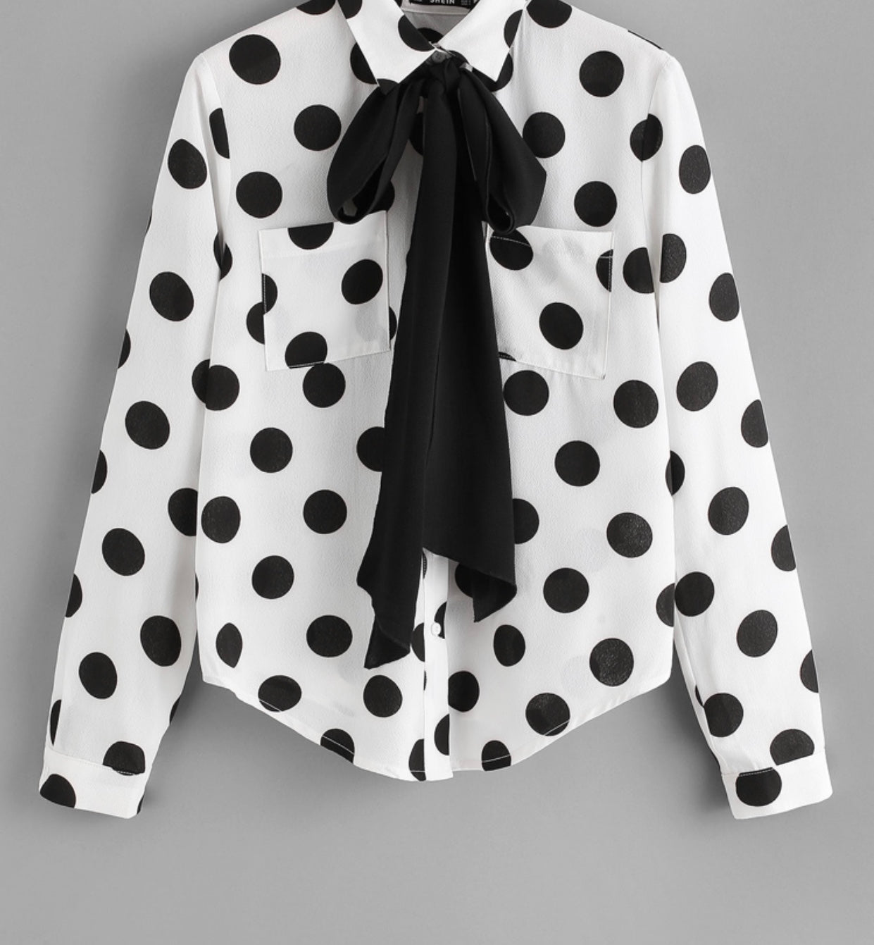 Blouse à pois avec noeud